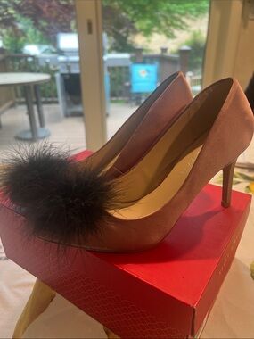 New, never worn Kelly & Katie Satin Dusty Rose Pumps with Black Pom Accent 7.5M